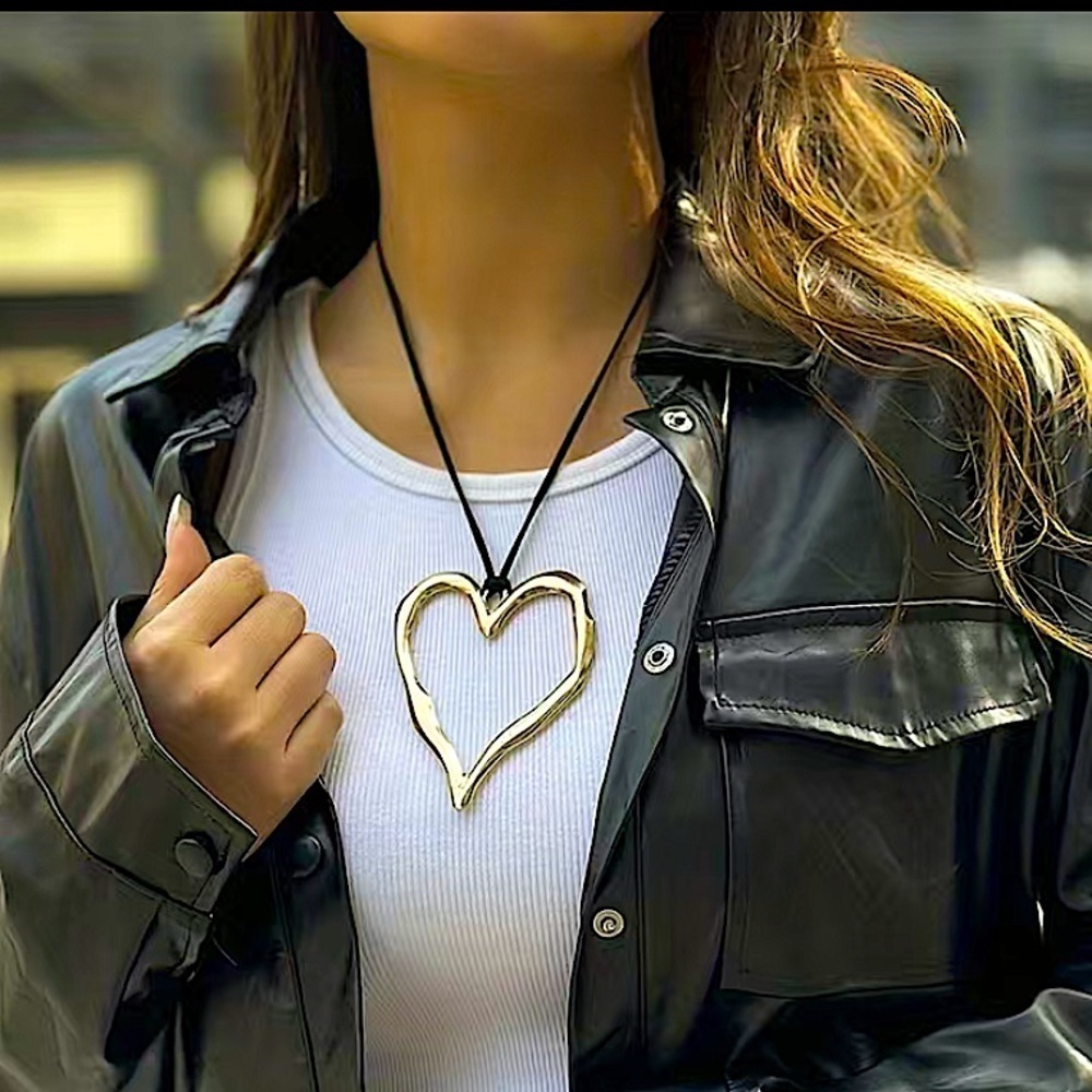 Vintage Gold Exaggerated Heart Bohemian Punk Statement Velvet Strap Ne…